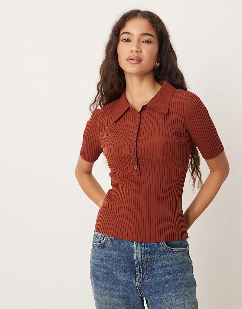 Трикотажный топ-поло с короткими рукавами цвета ржавчины от Mango
Трикотажный топ-поло с короткими рукавами цвета ржавчины от Mango