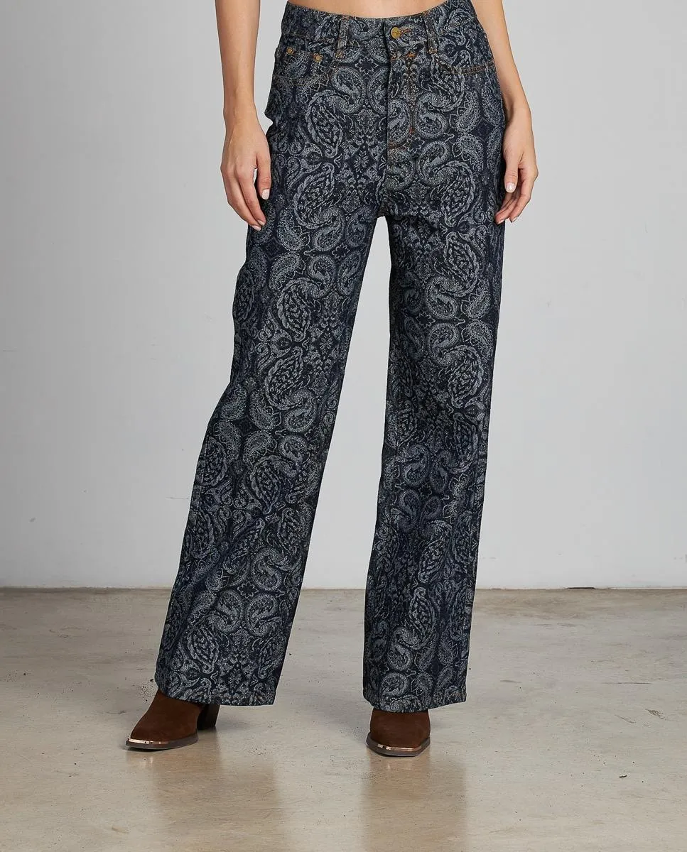 Женские прямые брюки с принтованными деталями и застежкой на молнию и пуговицу Alma en Pena, темно-синий
Женские прямые брюки с принтованными деталями и застежкой на молнию и пуговицу Alma en Pena, темно-синий