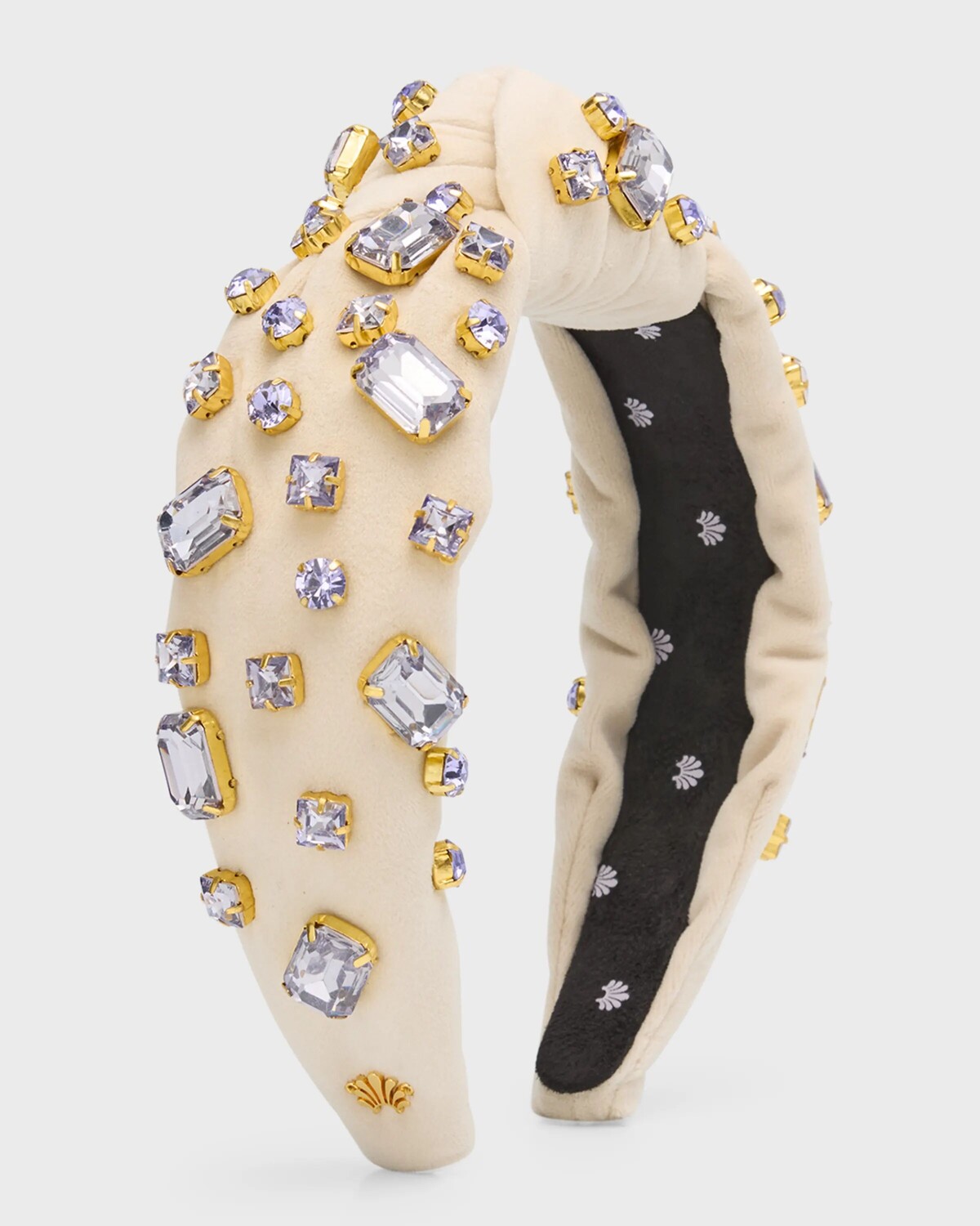 Украшенная бархатная повязка на голову с узлом Lele Sadoughi, цвет Amethyst Sparkle 500
Украшенная бархатная повязка на голову с узлом Lele Sadoughi, цвет Amethyst Sparkle 500