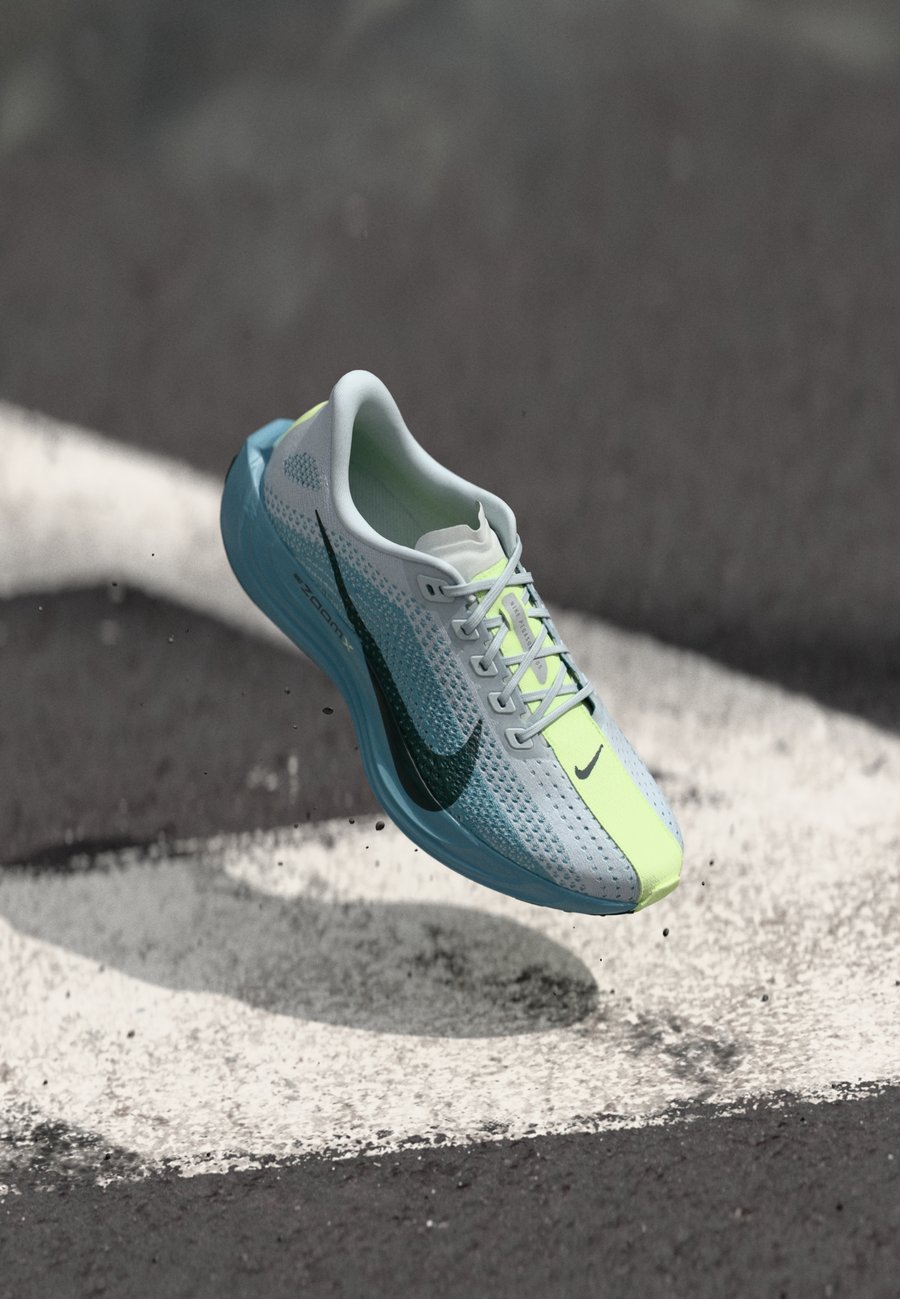 Кроссовки Nike Performance PEGASUS PLUS, Pure Platinum-Coloured/Seaweed/Denim Turquoise/Barely Volt/Black
Кроссовки Nike Performance PEGASUS PLUS, Pure Platinum-Coloured/Seaweed/Denim Turquoise/Barely Volt/Black