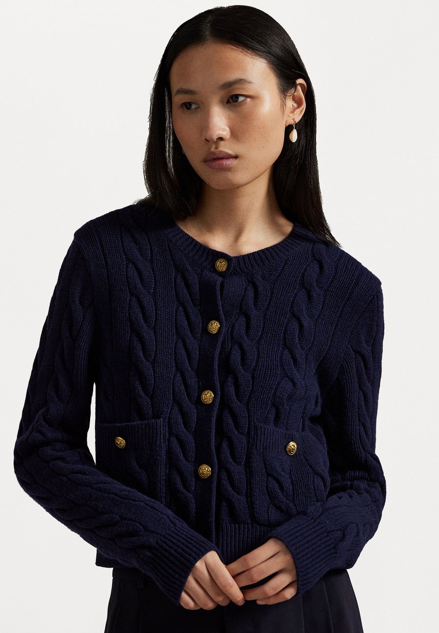 Кардиган Polo Ralph Lauren CABLE WOOL CASHMERE CARDIGAN, Hunter Navy/Blue
Кардиган Polo Ralph Lauren CABLE WOOL CASHMERE CARDIGAN, Hunter Navy/Blue