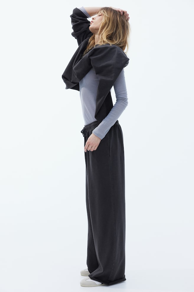 Хлопковые спортивные штаны в потертом виде H&M, серый
Хлопковые спортивные штаны в потертом виде H&M, серый