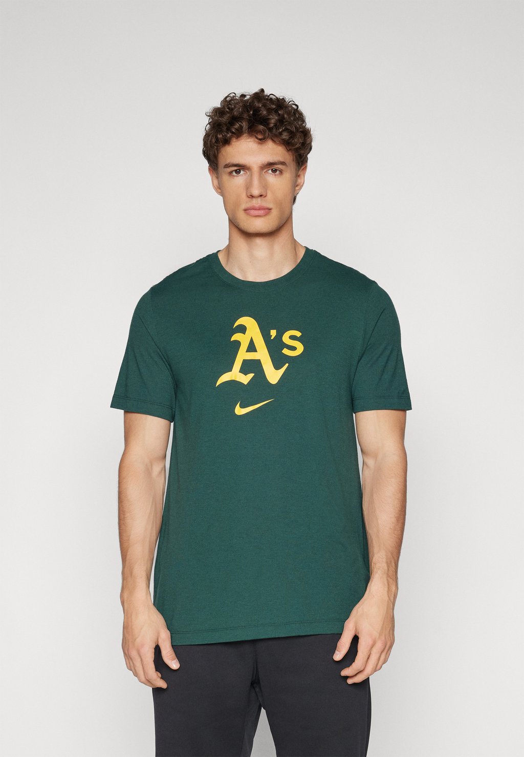 Спортивная футболка MLB OAKLAND ATHLETICS EARLY WORK TEE - Club wear Nike Performance, зеленый
Спортивная футболка MLB OAKLAND ATHLETICS EARLY WORK TEE - Club wear Nike Performance, зеленый