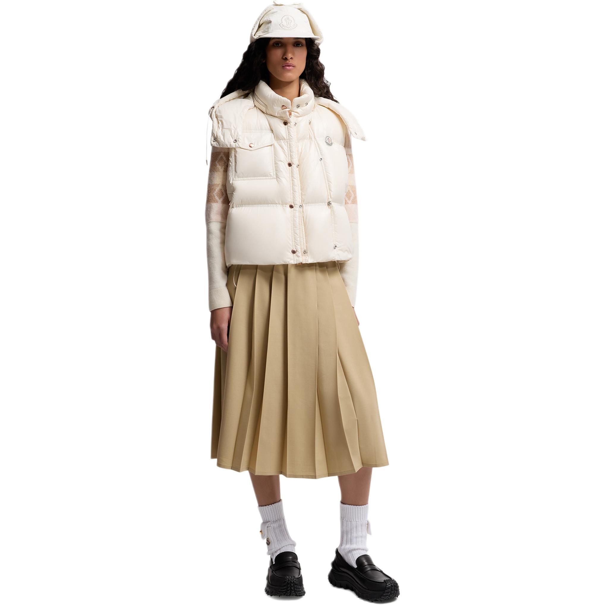 Пуховик с капюшоном Pario с логотипом Moncler, белый
Пуховик с капюшоном Pario с логотипом Moncler, белый