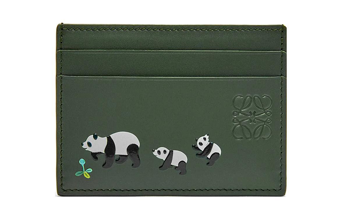 LOEWE Сатиновый кожаный картхолдер для женщин в тёмно-зелёном цвете
LOEWE Сатиновый кожаный картхолдер для женщин в тёмно-зелёном цвете