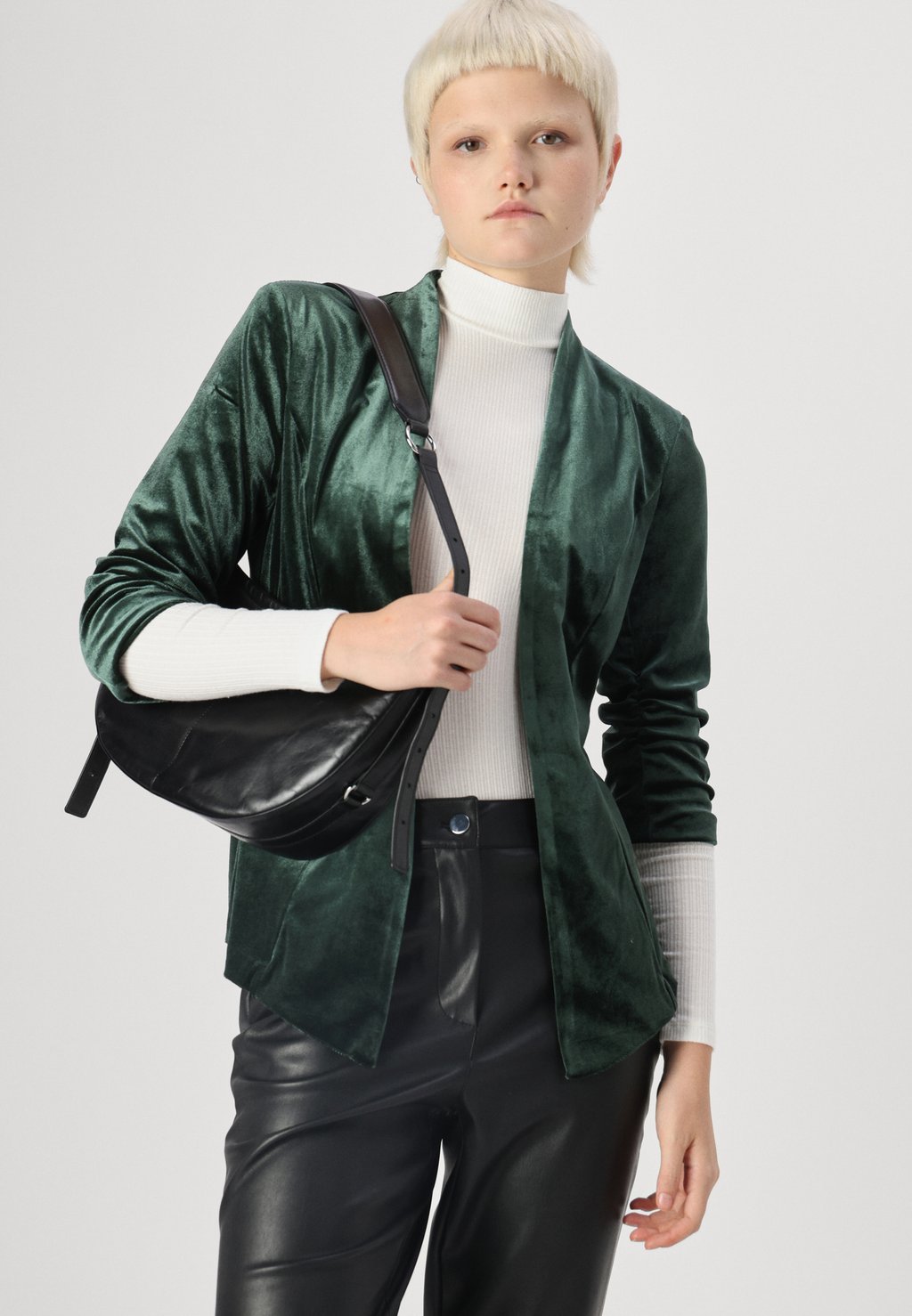 Блейзер VIHER VILA, темно-зеленый
Блейзер VIHER VILA, темно-зеленый