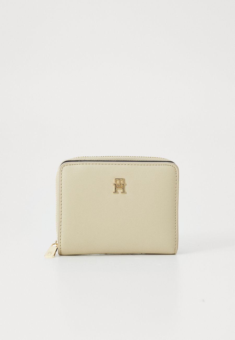 Кошелек Tommy Hilfiger ICON FLAP, Sandalwood/Beige
Кошелек Tommy Hilfiger ICON FLAP, Sandalwood/Beige