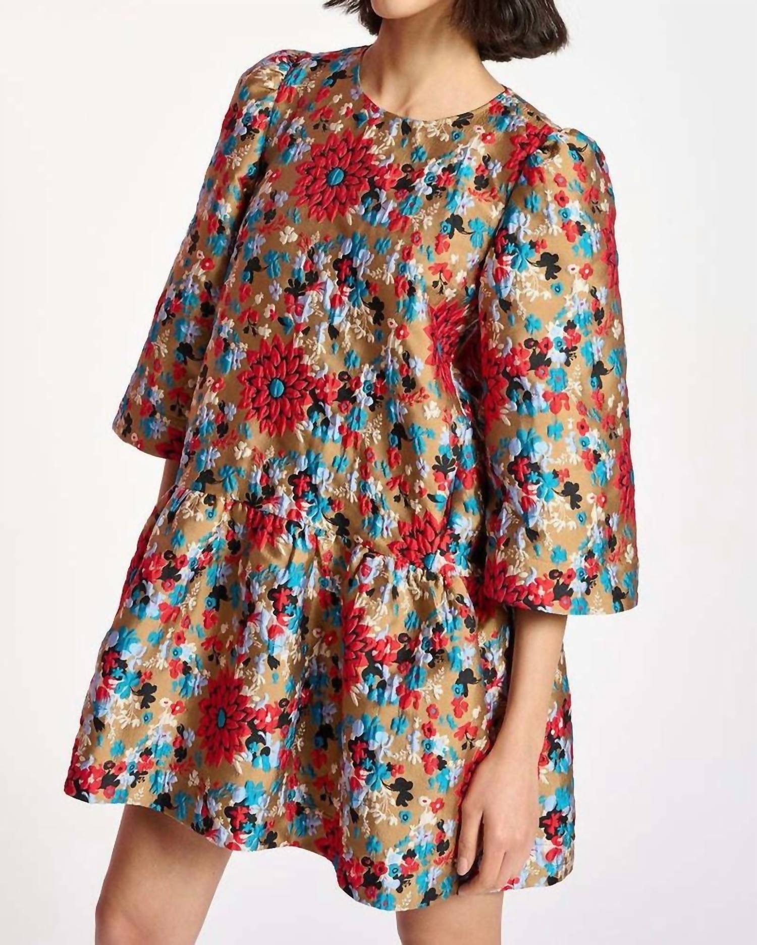 Платье-макси Swing с жаккардовым узором в разноцветном исполнении ESSENTIEL ANTWERP, мультиколор
Платье-макси Swing с жаккардовым узором в разноцветном исполнении ESSENTIEL ANTWERP, мультиколор