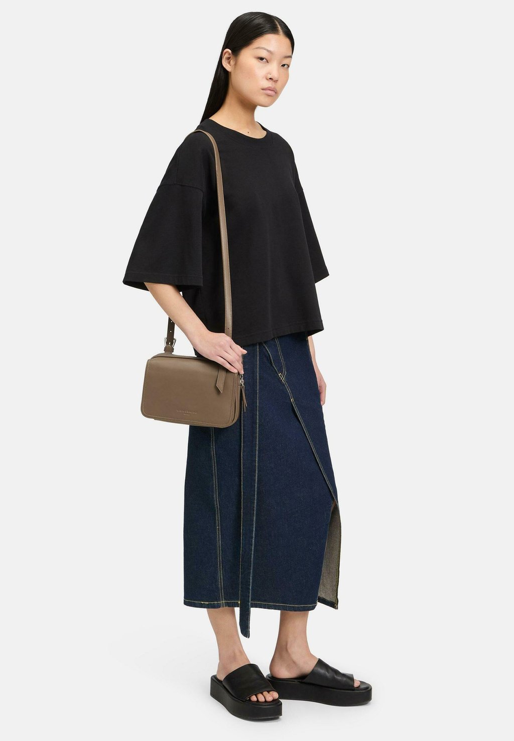 Сумка через плечо MAREIKE GERÄUMIGE Liebeskind Berlin, бежевый
Сумка через плечо MAREIKE GERÄUMIGE Liebeskind Berlin, бежевый