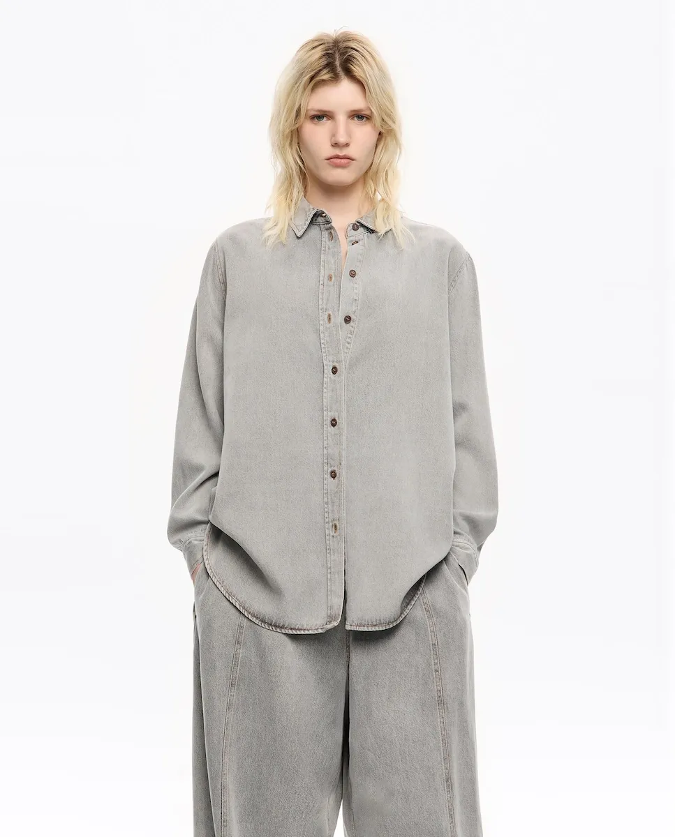 Женская джинсовая блузка свободного кроя серого цвета Bimba y Lola
Женская джинсовая блузка свободного кроя серого цвета Bimba y Lola