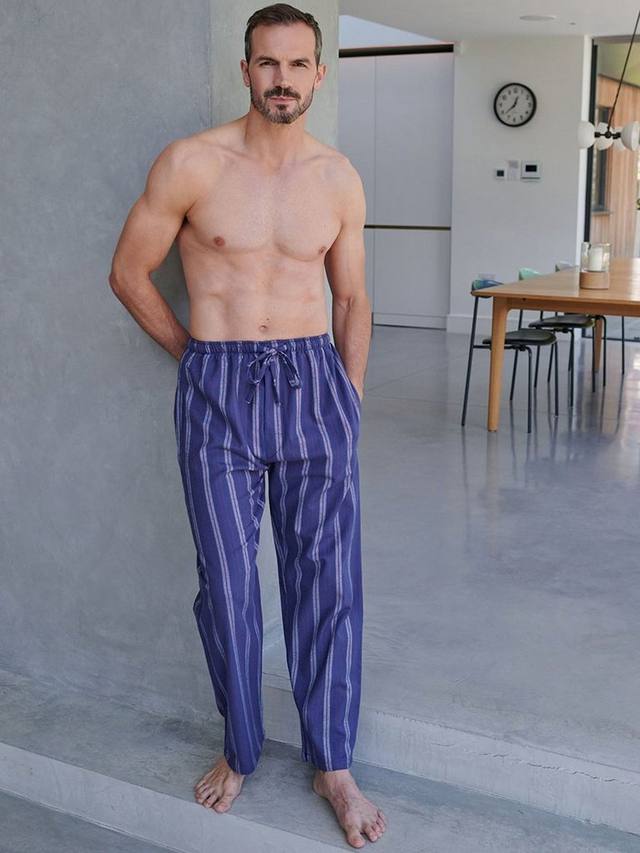 Пижамные брюки из матового хлопка в полоску British Boxers, цвет Banbury
Пижамные брюки из матового хлопка в полоску British Boxers, цвет Banbury