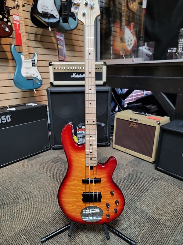 Басс гитара Lakland 44-02 Deluxe - Cherry Sunburst
Басс гитара Lakland 44-02 Deluxe - Cherry Sunburst