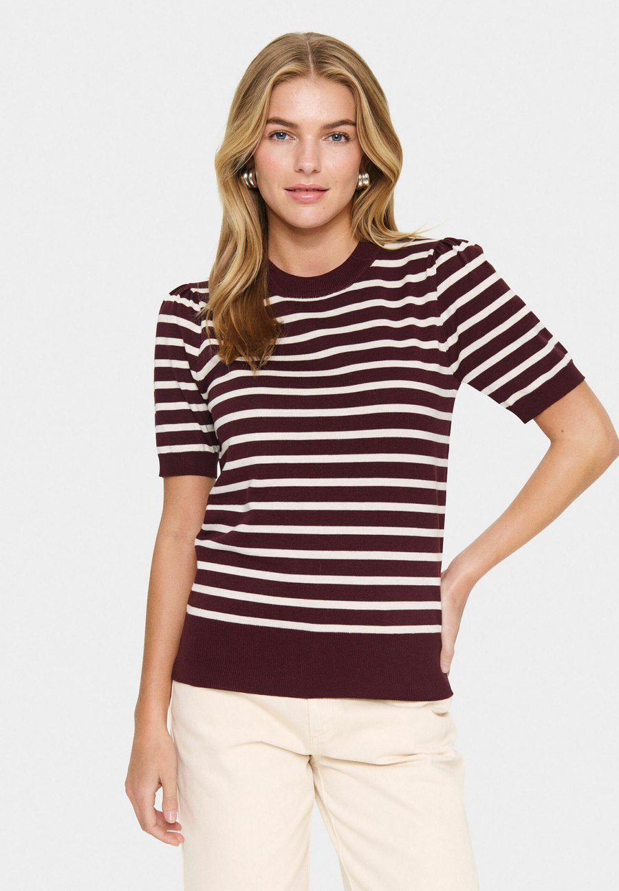 Футболка Saint Tropez MilaSZ SS Striped Pullover, Decadent Chocolate Fog Stripe/Brown, Коричневый, Футболка Saint Tropez MilaSZ SS Striped Pullover, Decadent Chocolate Fog Stripe/Brown
Футболка Saint Tropez MilaSZ SS Striped Pullover, Decadent Chocolate Fog Stripe/Brown, Коричневый, Футболка Saint Tropez MilaSZ SS Striped Pullover, Decadent Chocolate Fog Stripe/Brown