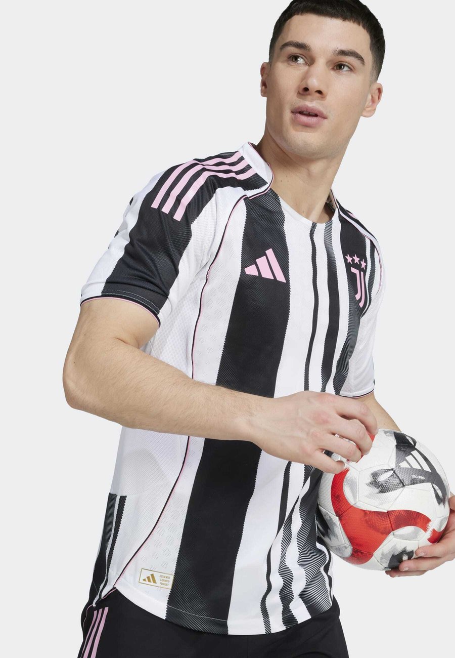 Футболка Adidas Performance JUVENTUS 25/26 HOME AUTHENTIC JERSEY, White Black/White, Белый, Футболка Adidas Performance JUVENTUS 25/26 HOME AUTHENTIC JERSEY, White Black/White
Футболка Adidas Performance JUVENTUS 25/26 HOME AUTHENTIC JERSEY, White Black/White, Белый, Футболка Adidas Performance JUVENTUS 25/26 HOME AUTHENTIC JERSEY, White Black/White