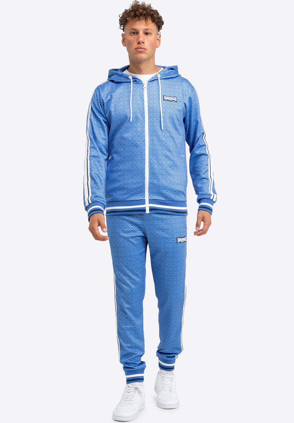 Костюм KAPUZE CHAIN Lonsdale, темно-синий
Костюм KAPUZE CHAIN Lonsdale, темно-синий