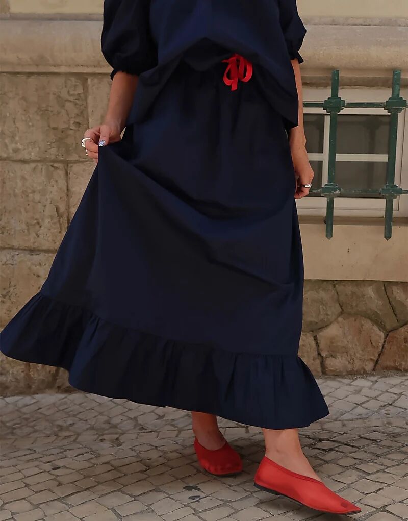 Юбка мидакси Labelrail x Rebecca Olivia с оборками по краю, темно-синего цвета
Юбка мидакси Labelrail x Rebecca Olivia с оборками по краю, темно-синего цвета