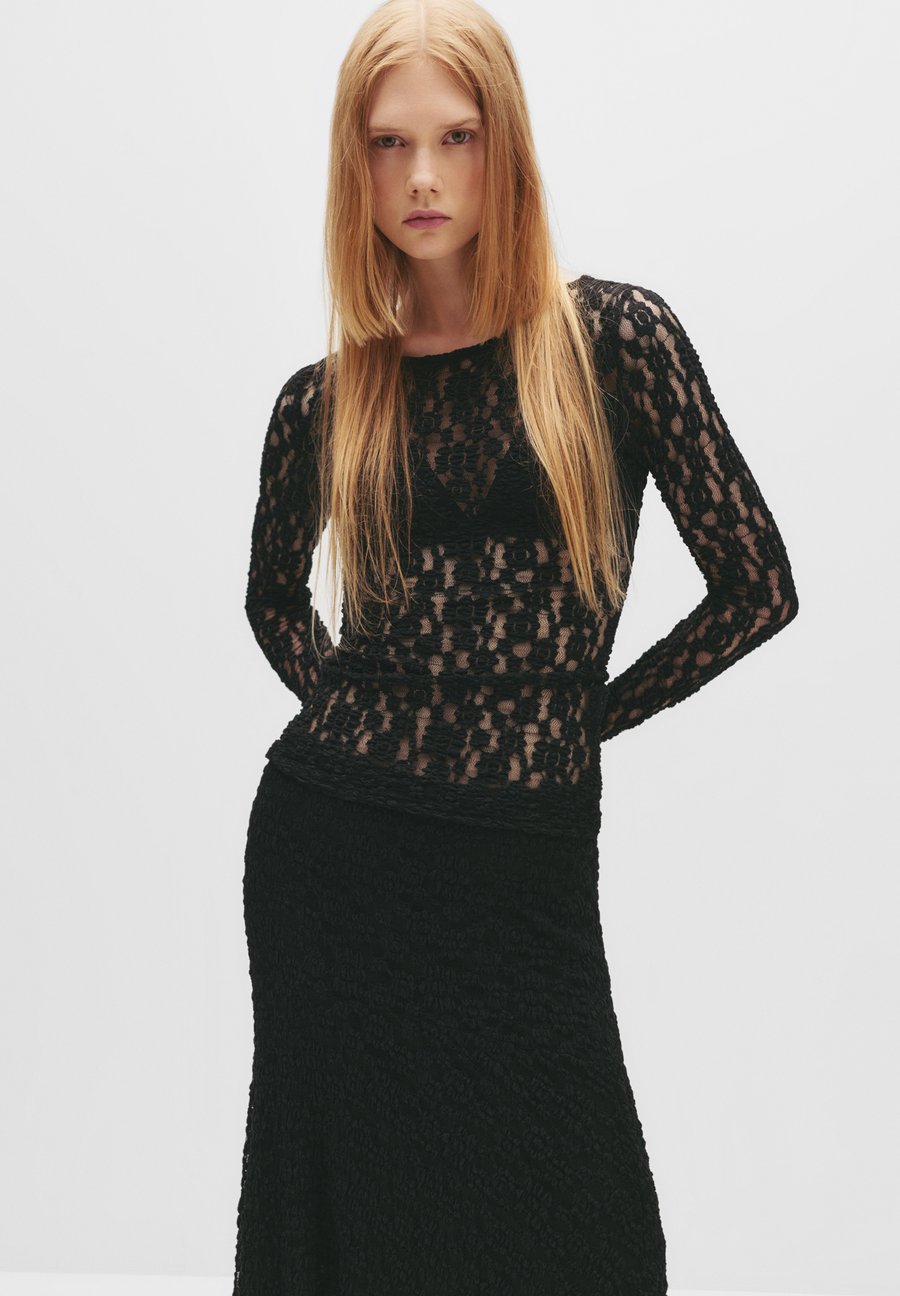 Блуза PULL&BEAR OPEN BACK, Black
Блуза PULL&BEAR OPEN BACK, Black