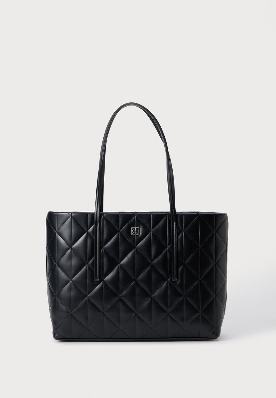 Сумка Calvin Klein QUILTED SMALL TOTE, Black
Сумка Calvin Klein QUILTED SMALL TOTE, Black
