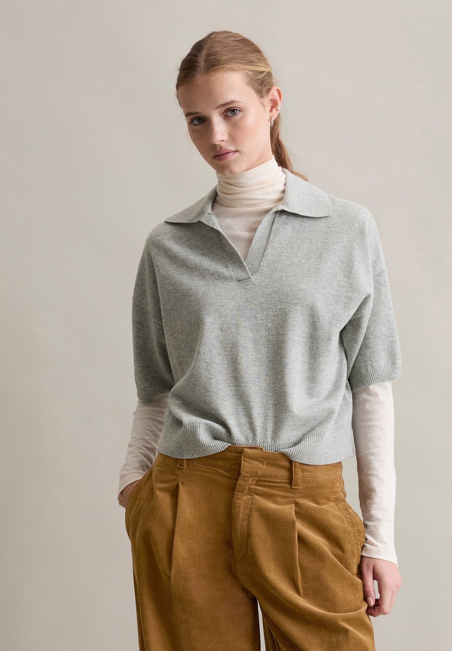 Поло Marc O'Polo DENIM SHORTSLEEVE V-NECK, Stone Melange/Light Grey
Поло Marc O'Polo DENIM SHORTSLEEVE V-NECK, Stone Melange/Light Grey