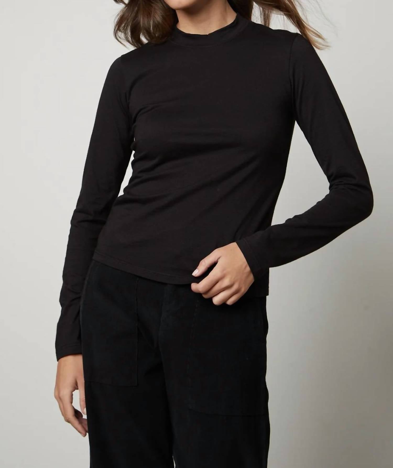 Футболка Linny с высоким воротником в черном цвете Velvet by Graham & Spencer, Черный, Футболка Linny с высоким воротником в черном цвете Velvet by Graham & Spencer
Футболка Linny с высоким воротником в черном цвете Velvet by Graham & Spencer, Черный, Футболка Linny с высоким воротником в черном цвете Velvet by Graham & Spencer