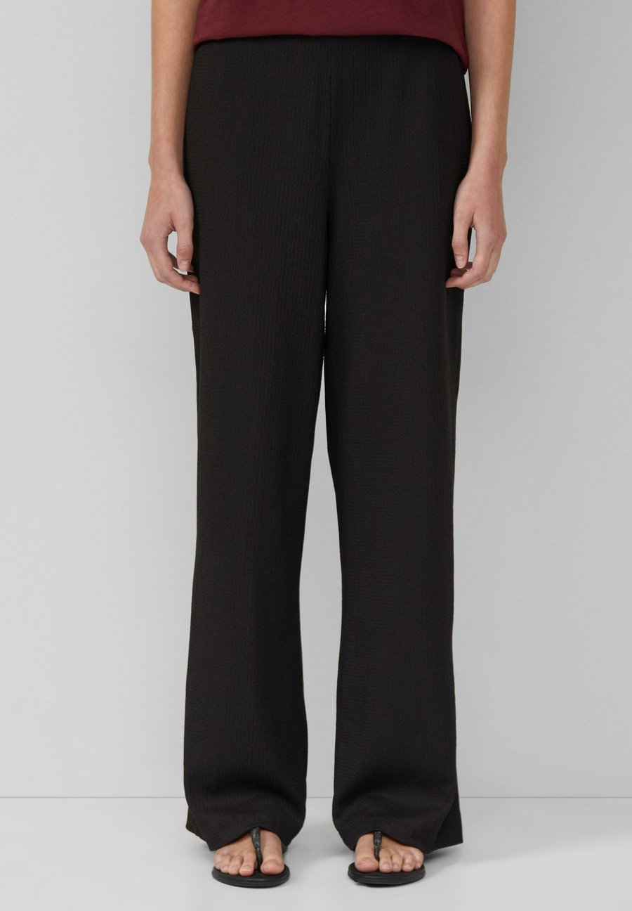 Брюки s.Oliver Trousers, Schwarz/Black
Брюки s.Oliver Trousers, Schwarz/Black
