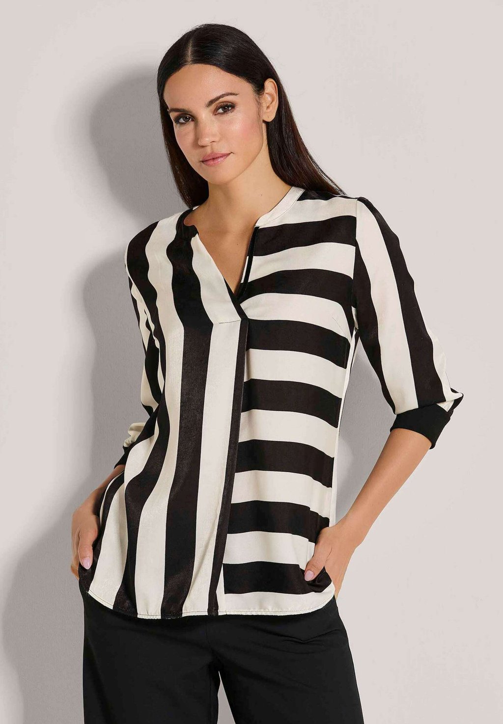 Блуза MADELEINE, черный
Блуза MADELEINE, черный