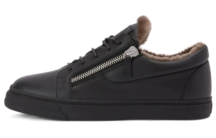 Кожаные кроссовки с отделкой из овчины Giuseppe Zanotti, Original Shoe Box Included
Кожаные кроссовки с отделкой из овчины Giuseppe Zanotti, Original Shoe Box Included