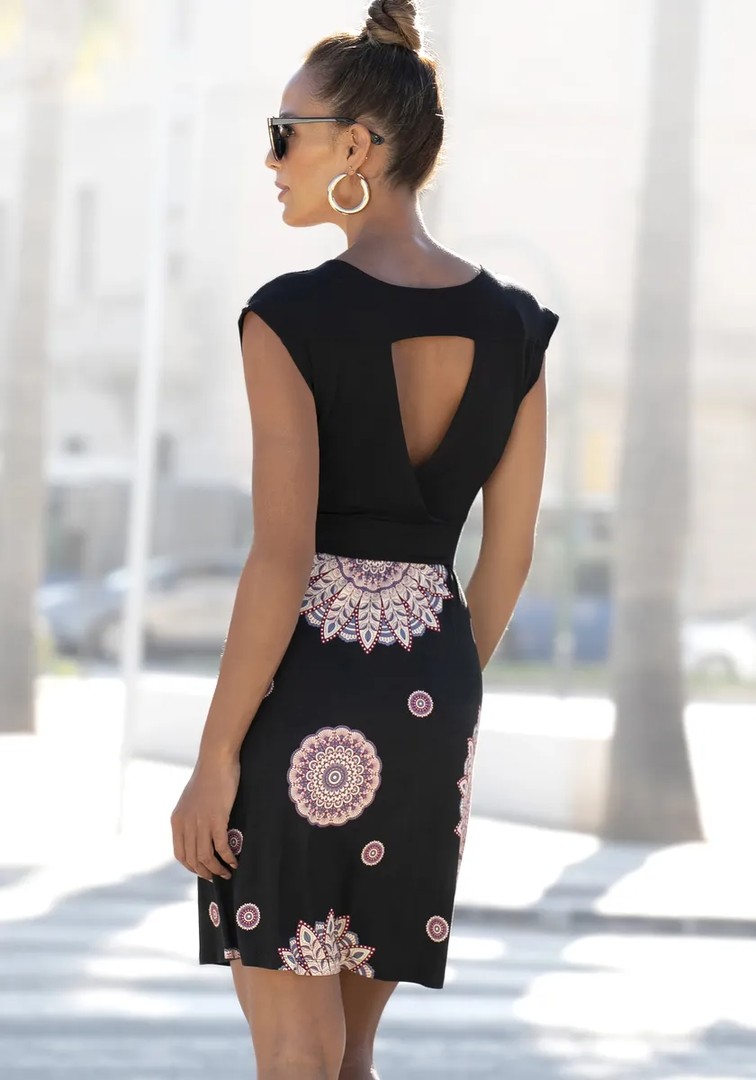 Летнее платье Beachtime с вырезом на спине, трикотажное платье с запахом, пляжное платье, цвет Schwarz-Bedruckt
Летнее платье Beachtime с вырезом на спине, трикотажное платье с запахом, пляжное платье, цвет Schwarz-Bedruckt