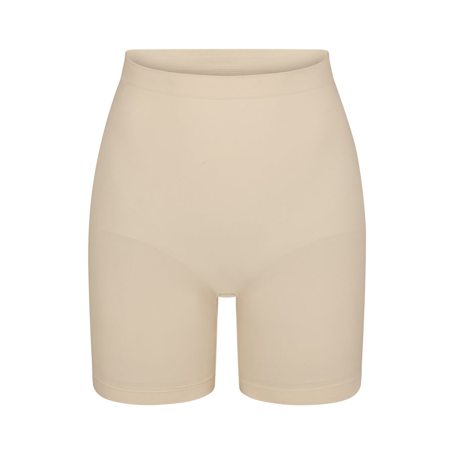 Шорты до средины бедра SKIMS Seamless Sculpt, песочный
Шорты до средины бедра SKIMS Seamless Sculpt, песочный