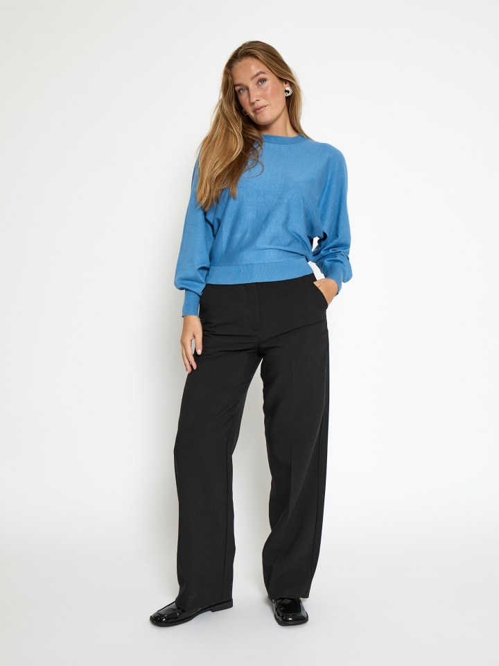 Свитер цвета Парижский синий minus
Свитер цвета Парижский синий minus