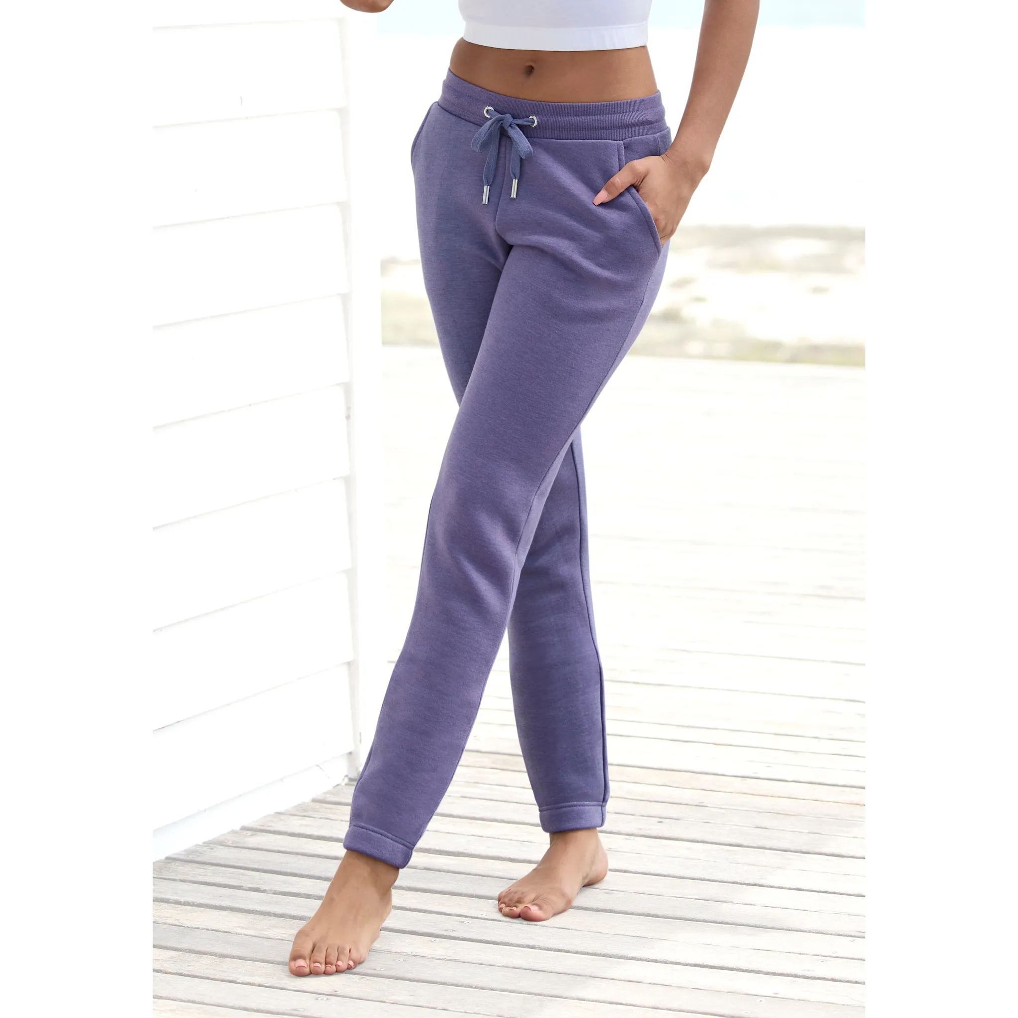 Спортивные брюки Vivance "Спортивные штаны" с мягким начесом внутри и боковыми карманами, цвет Lavendel
Спортивные брюки Vivance "Спортивные штаны" с мягким начесом внутри и боковыми карманами, цвет Lavendel