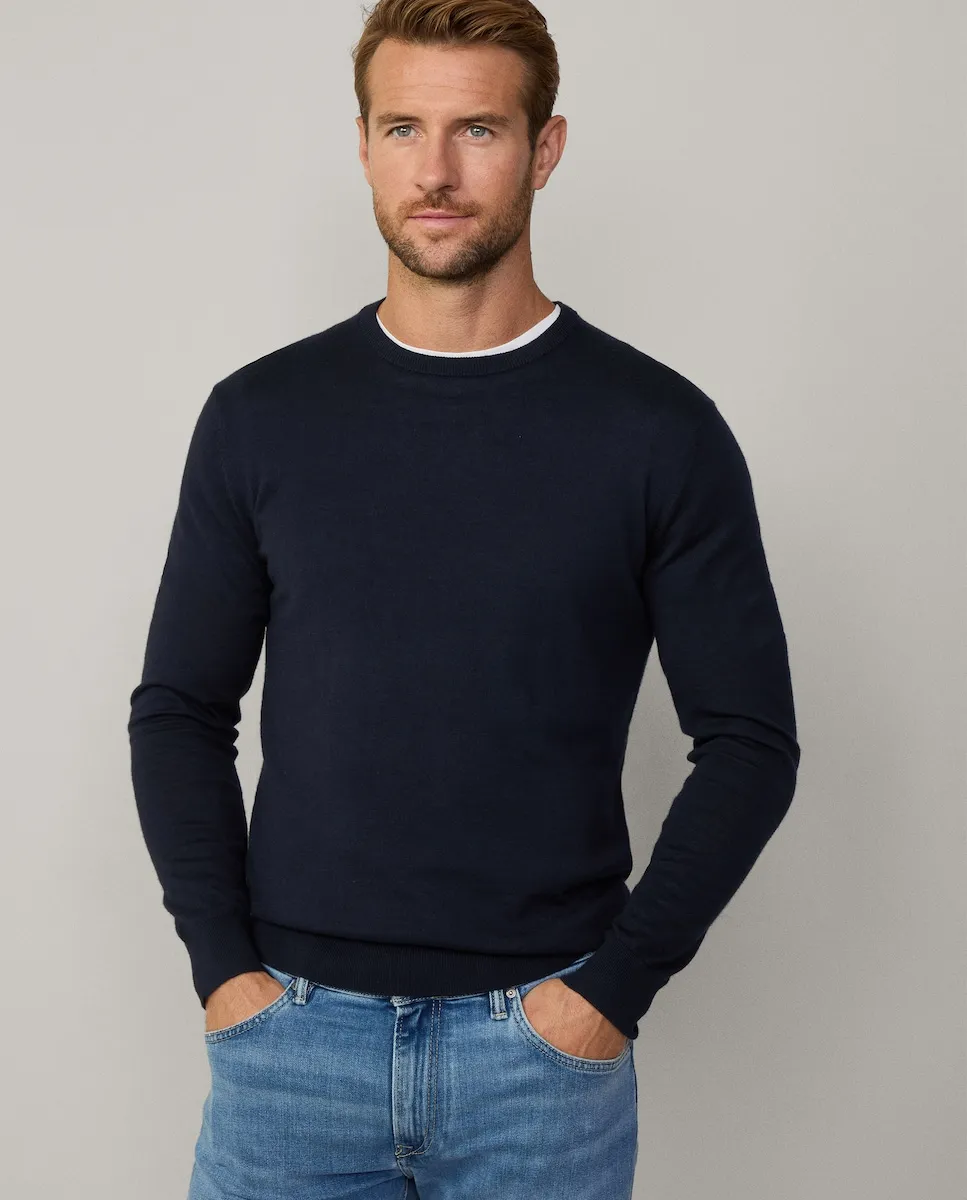 Мужской свитер с круглым вырезом и заплатками на локтях Hackett, тёмно-синий
Мужской свитер с круглым вырезом и заплатками на локтях Hackett, тёмно-синий