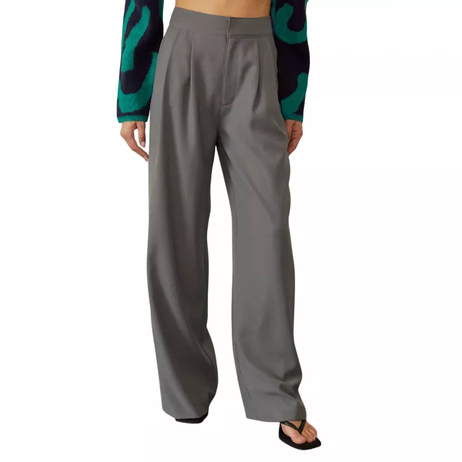 Сьюки Прямые брюки со складками в прохладном сером CRESCENT, серый
Сьюки Прямые брюки со складками в прохладном сером CRESCENT, серый