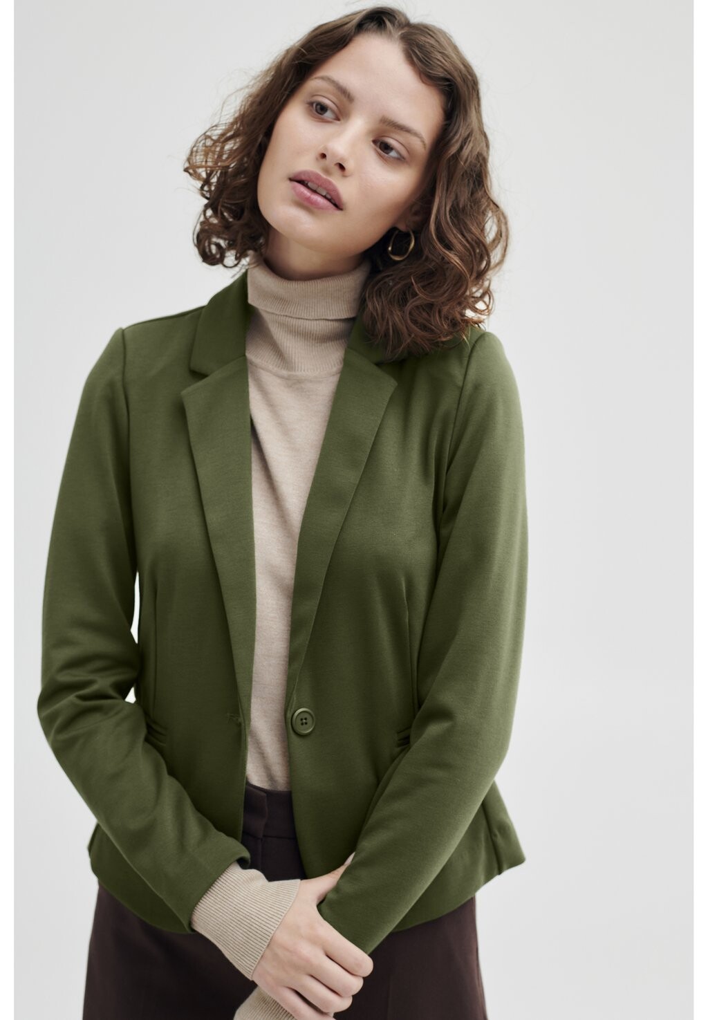 Блейзер b.young RIZETTA, цвет rifle green
Блейзер b.young RIZETTA, цвет rifle green
