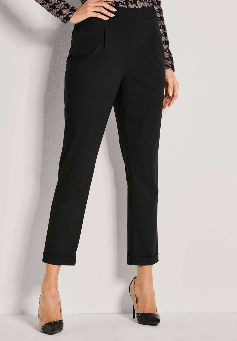 Брюки MADELEINE ELASTISCHE BUNDFALTEN 7/8-LÄNGE, Black
Брюки MADELEINE ELASTISCHE BUNDFALTEN 7/8-LÄNGE, Black