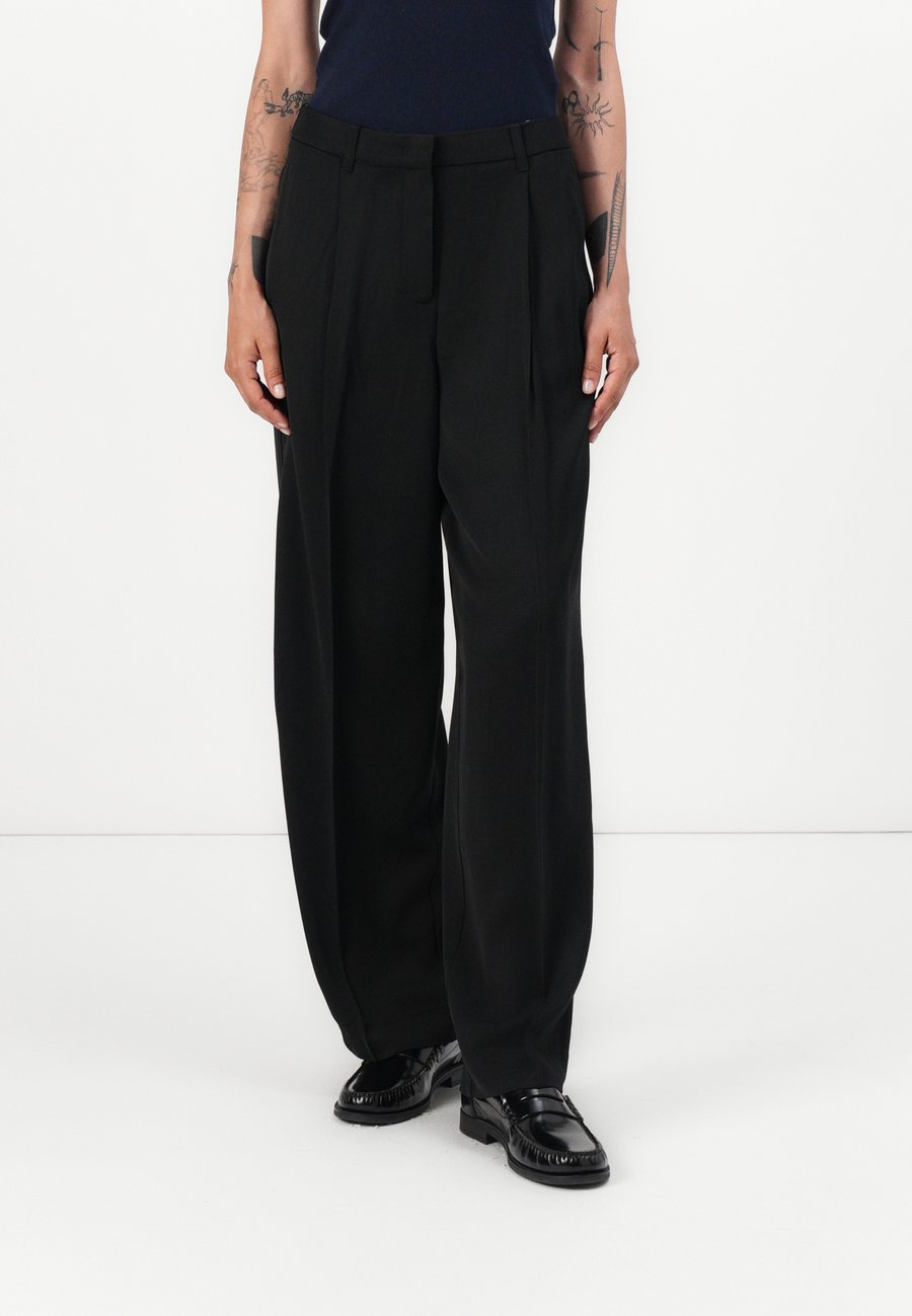 Брюки Tommy Hilfiger RELAXED STRAIGHT, Black
Брюки Tommy Hilfiger RELAXED STRAIGHT, Black