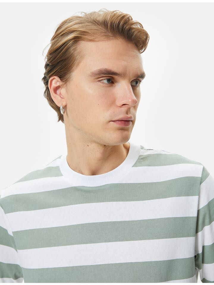 Футболка KOTON T shirt, цвет grün gestreift
Футболка KOTON T shirt, цвет grün gestreift