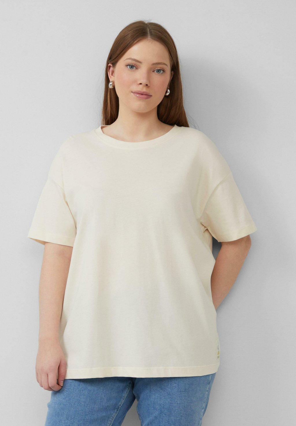 Базовая футболка QS, кремовый
Базовая футболка QS, кремовый