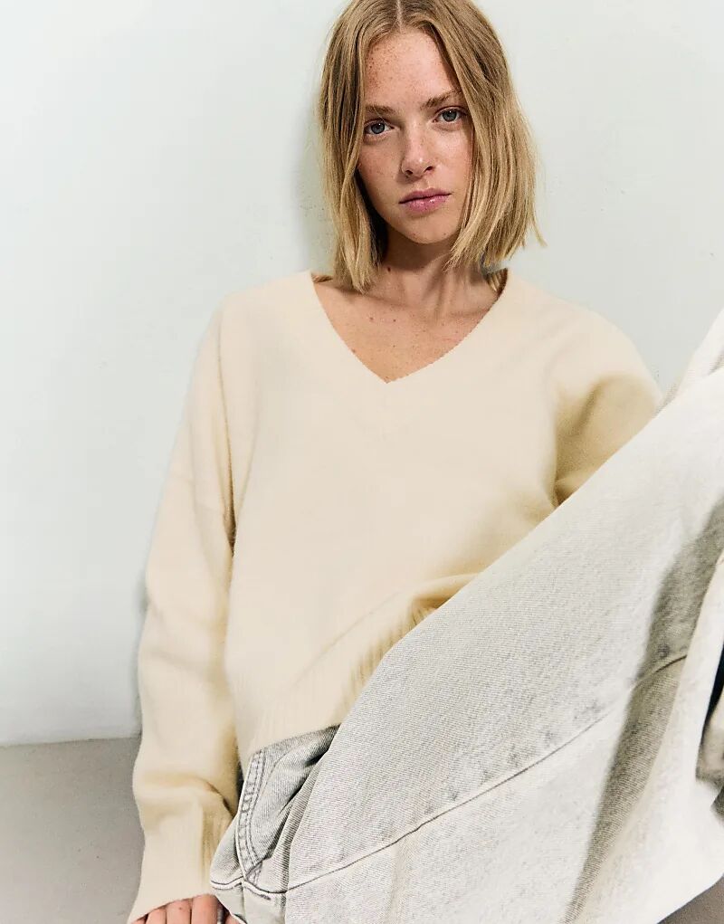 Укороченный свитер Bershka с V-образным вырезом цвета экрю
Укороченный свитер Bershka с V-образным вырезом цвета экрю