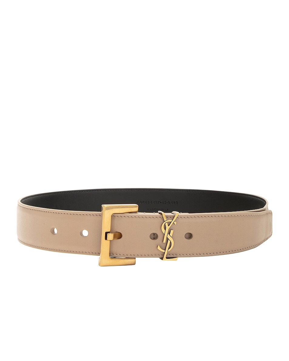 Ремень Saint Laurent Monogramme, цвет Dark Beige
Ремень Saint Laurent Monogramme, цвет Dark Beige