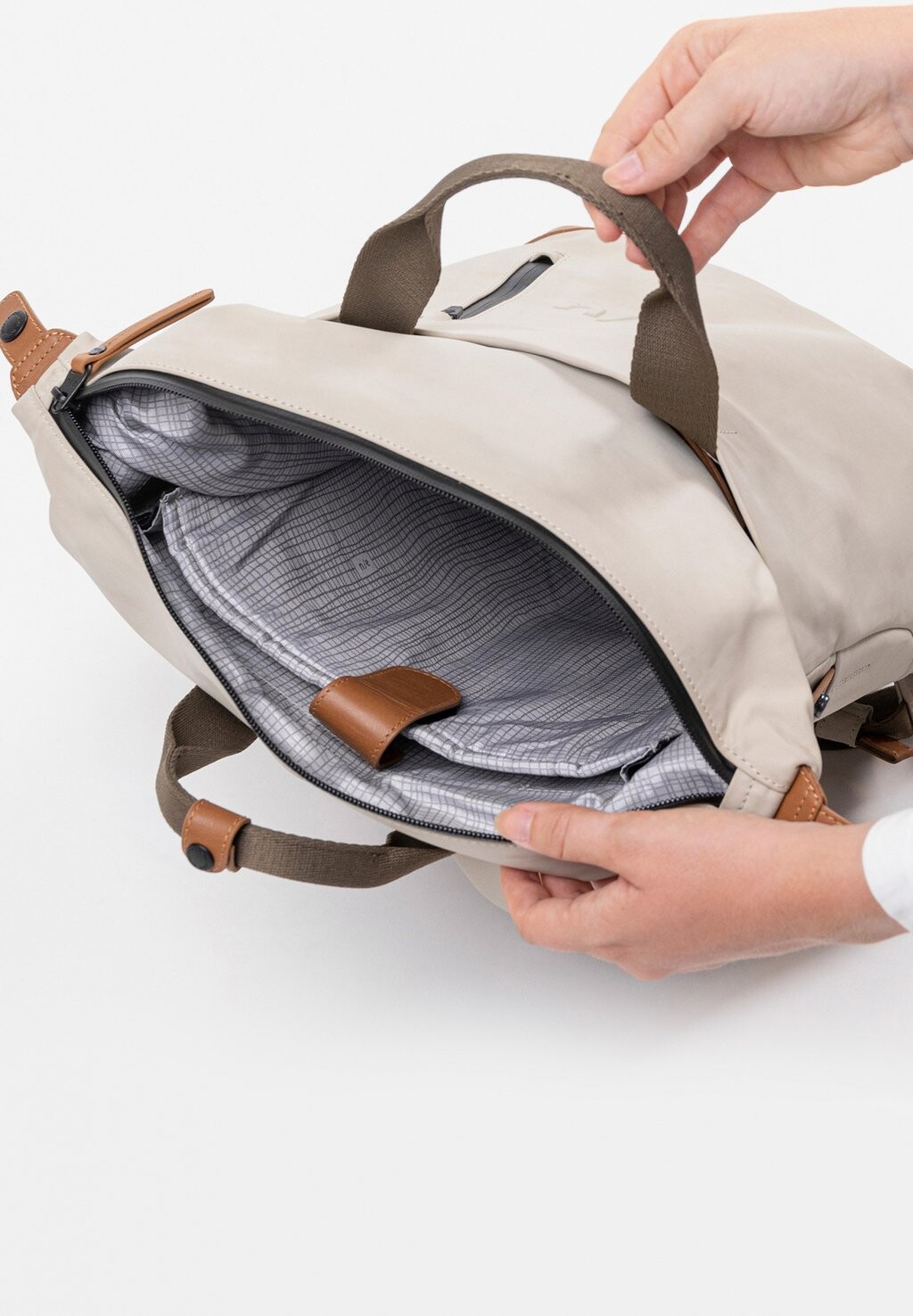 Рюкзак MORIOKA Aunts & Uncles, цвет dust
Рюкзак MORIOKA Aunts & Uncles, цвет dust