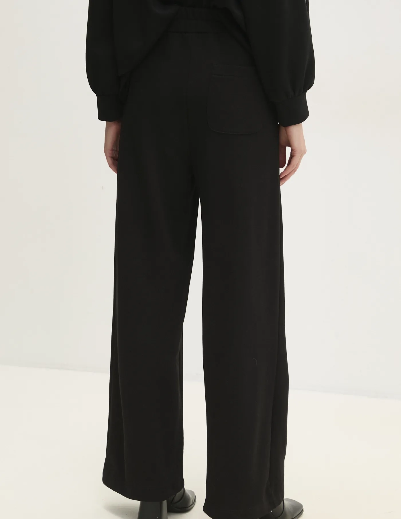 Спортивные штаны Answear Lab, черный
Спортивные штаны Answear Lab, черный