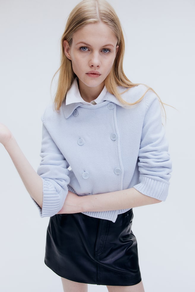 Двубортный кардиган из тонкой вязки. H&M, голубой
Двубортный кардиган из тонкой вязки. H&M, голубой