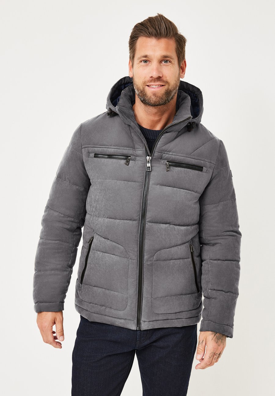 Куртка Redpoint REGULAR FIT IN WILDLEDEROPTIK MIT KAPUZE, Smoke Grey/Grey
Куртка Redpoint REGULAR FIT IN WILDLEDEROPTIK MIT KAPUZE, Smoke Grey/Grey