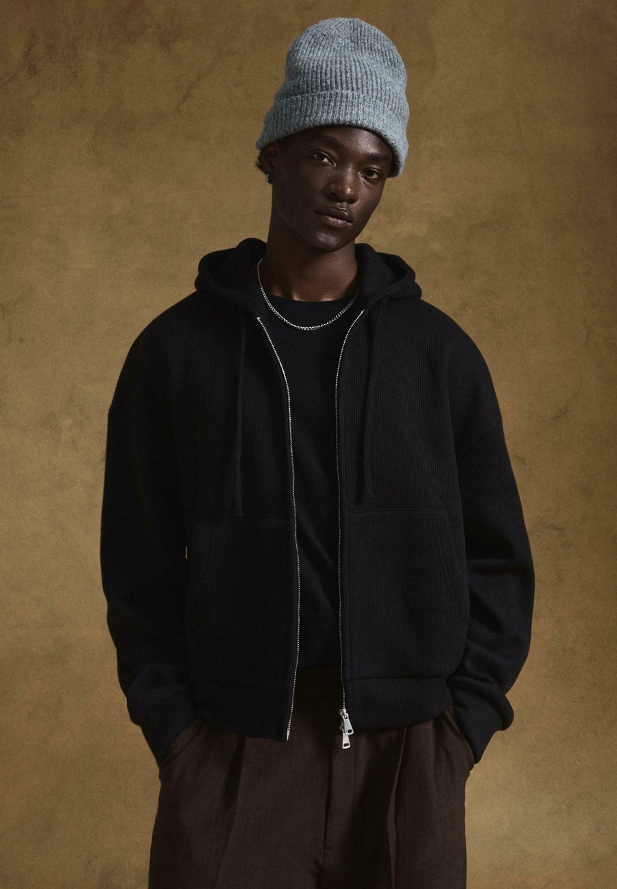 Толстовка Bershka WAFFLE, Black
Толстовка Bershka WAFFLE, Black