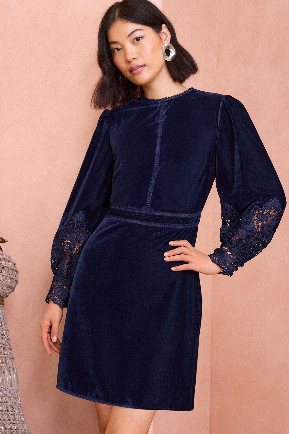 Мини платье из бархатного кружева Love & Roses, синий
Мини платье из бархатного кружева Love & Roses, синий