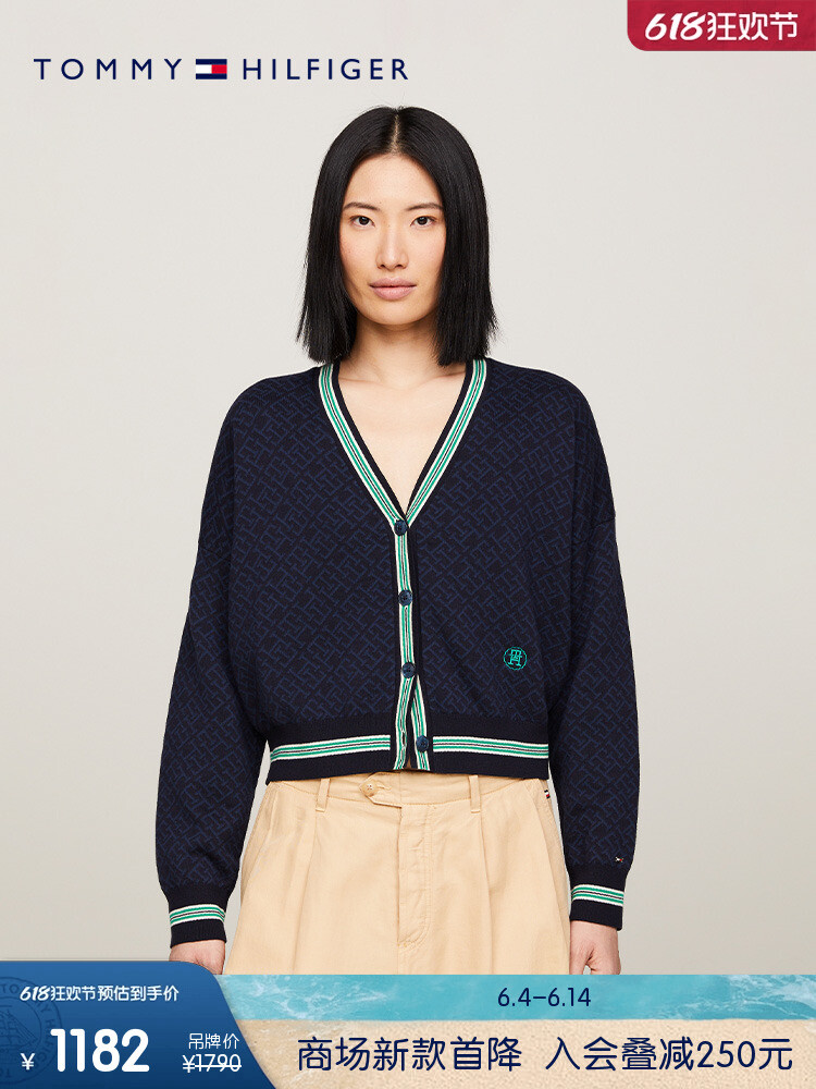 Куртка женская Tommy Hilfiger с v-образным вырезом, темно - синий
Куртка женская Tommy Hilfiger с v-образным вырезом, темно - синий