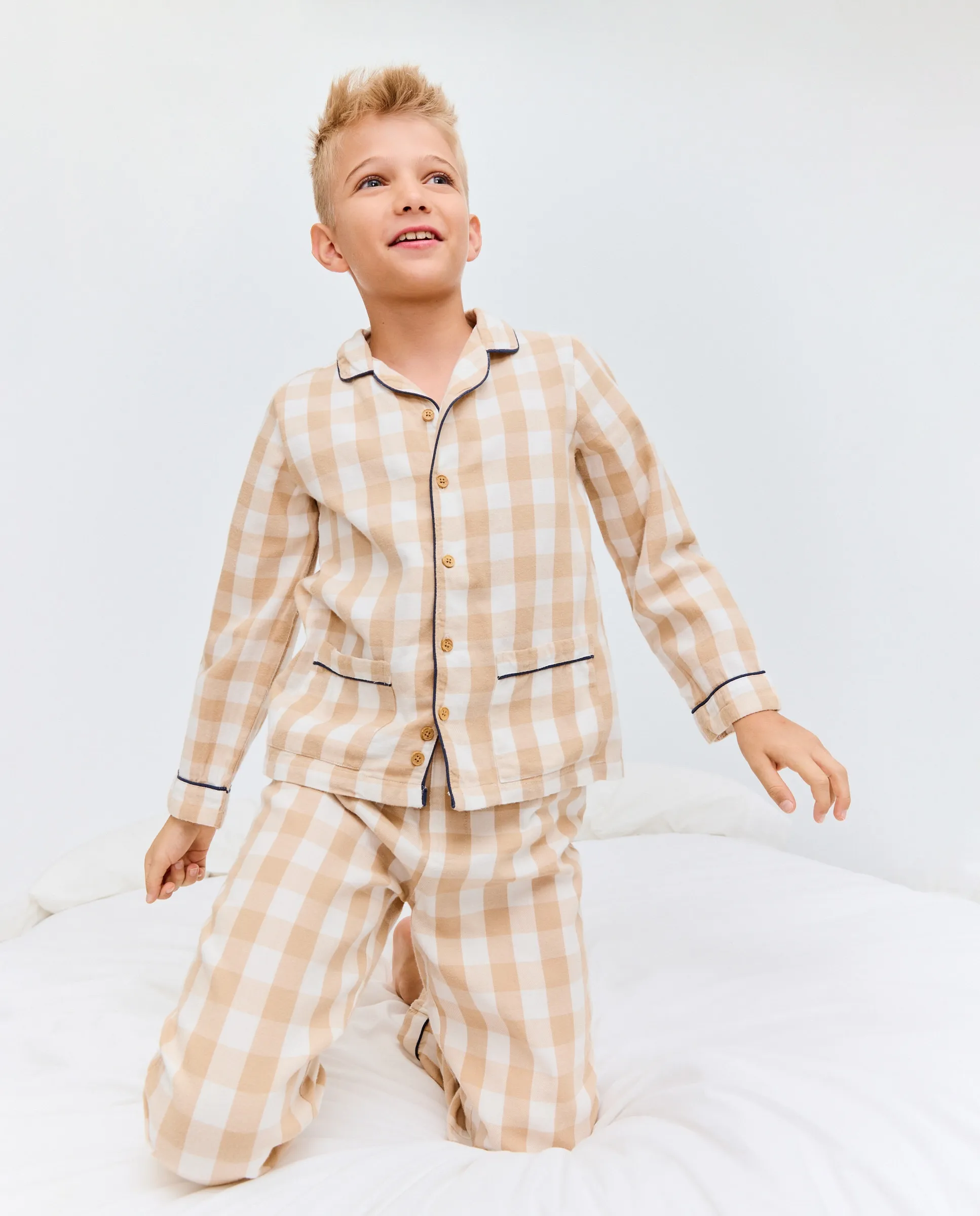 Длинная пижама с пуговицами в клетку для мальчика Cotton Juice, коричневый
Длинная пижама с пуговицами в клетку для мальчика Cotton Juice, коричневый