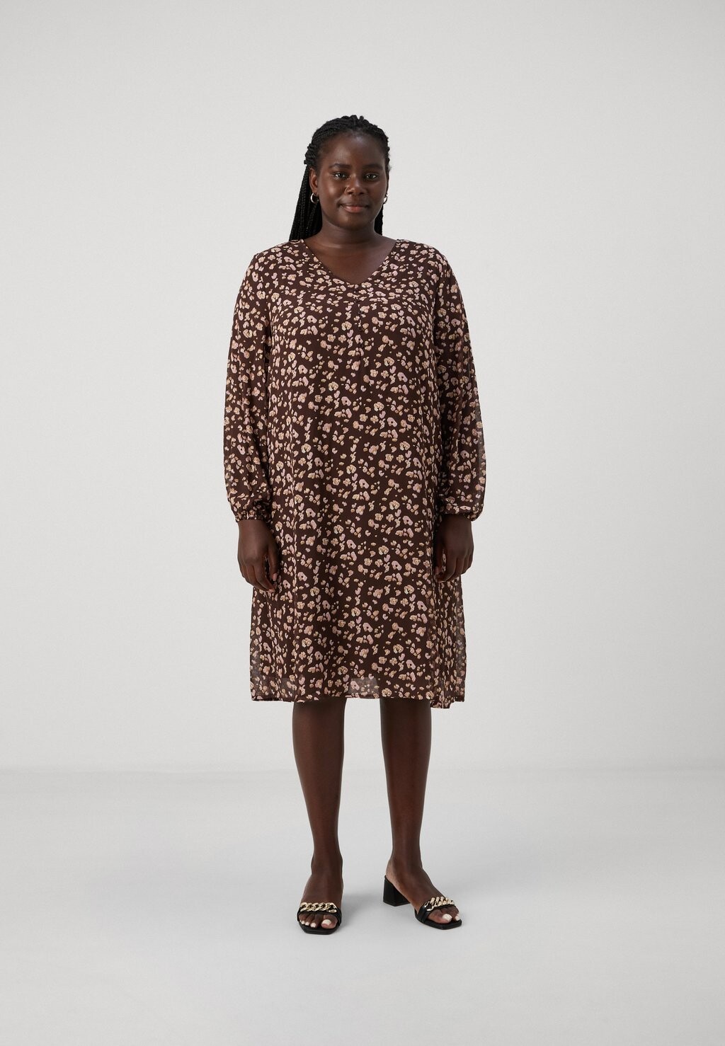 Дневное платье CARMIRONNA V NECK DRESS ONLY Carmakoma, темно-коричневый
Дневное платье CARMIRONNA V NECK DRESS ONLY Carmakoma, темно-коричневый