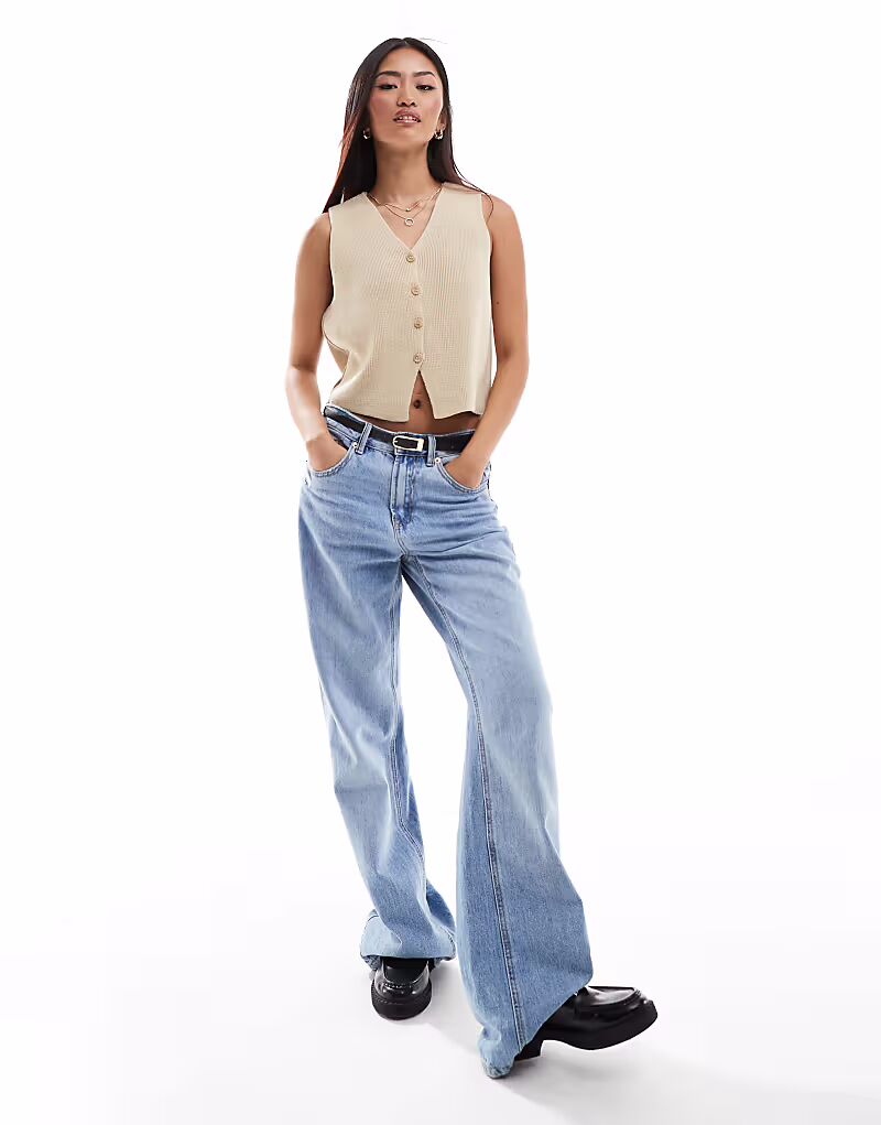 Трикотажный жилет ASOS DESIGN с V-образным вырезом в цвете «песок»
Трикотажный жилет ASOS DESIGN с V-образным вырезом в цвете «песок»